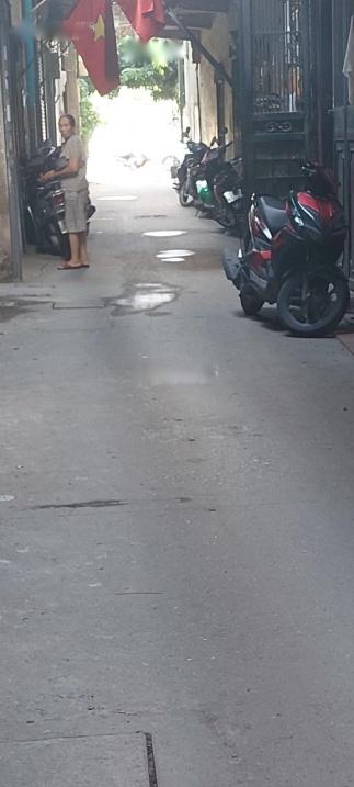 Cần bán nhanh nhà riêng sổ đỏ 3 tầng, 35 m2, mặt tiền 3m tại Đường Ngọc Hồi, giá 2,45 tỷ