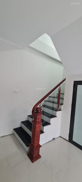 Bán gấp nhà sổ hồng riêng 5 tầng, 32 m2, mặt tiền 5m tại Nam Từ Liêm, giá 2,75 tỷ