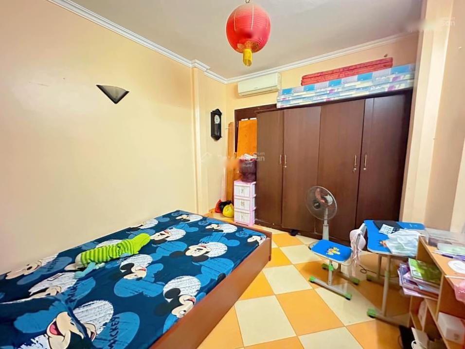 Cần bán nhà sổ riêng 4 tầng, 42 m2, mặt tiền 3m, hướng Đông - Nam tại Long Biên, giá 4,15 tỷ