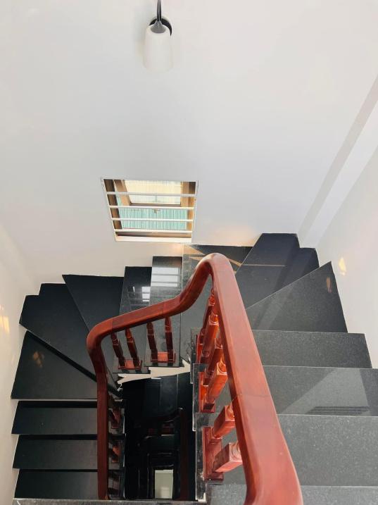 Cần bán gấp nhà sổ riêng 6 tầng, 35 m2 tại Phường Láng Hạ - Đống Đa - Hà Nội, giá 4,65 tỷ