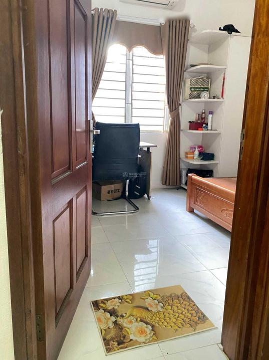 Chuyển nhượng căn nhà 3 tầng, hướng Tây - Nam tại Đường Lai Xá - Kim Chung - Hoài Đức, giá 2,9 tỷ