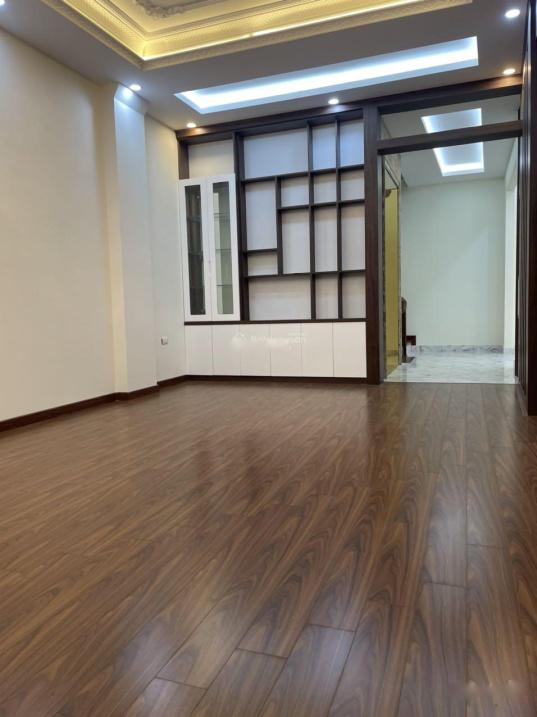 Chuyển nhượng nhà đẹp 5 tầng, 30 m2, mặt tiền 5m, hướng Đông - Bắc tại Phố Trạm, giá 3,55 tỷ - Ảnh 1