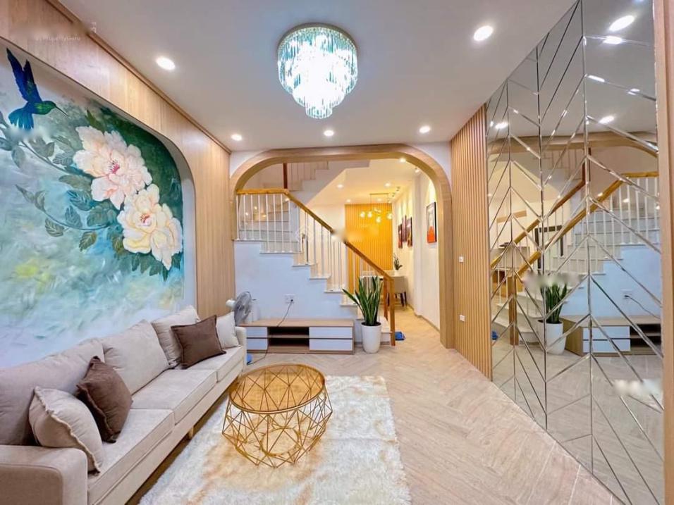 Chuyển nhượng căn nhà đẹp 6 tầng, 62 m2 tại Phố Phạm Tuấn Tài - Cầu Giấy, giá 10,7 tỷ