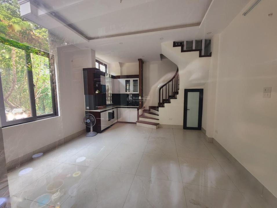 Sở hữu căn nhà 5 tầng, 35 m2, mặt tiền 4m, hướng Đông tại Đường Đội Cấn - Ba Đình, giá 5 tỷ