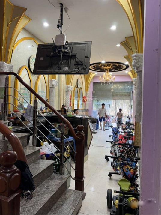 Cần bán nhanh căn nhà mặt phố 4 tầng, 75 m2 tại Đường Ngọc Lâm - Ngọc Lâm - Long Biên, giá 8,4 tỷ - Ảnh 1