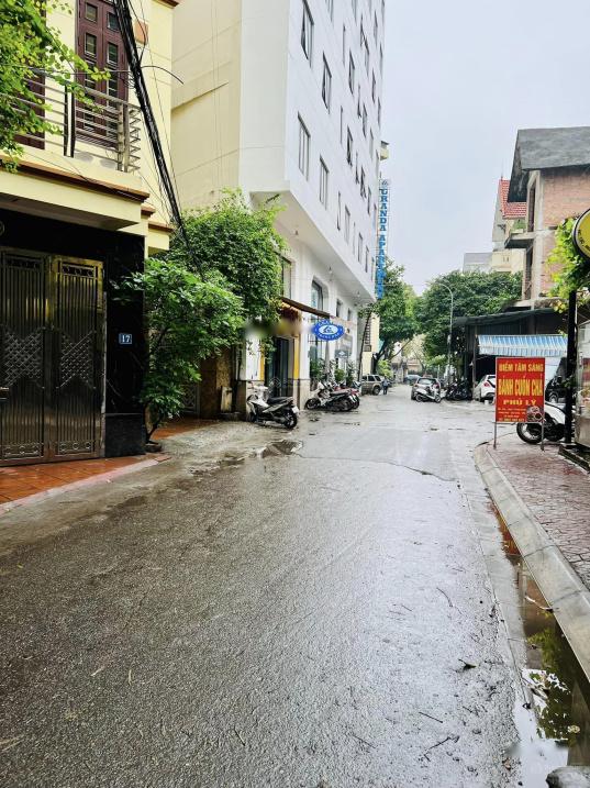 Cần bán ngay nhà sổ riêng 5 tầng, 62 m2, mặt tiền 4m tại Phố Trung Kính - Cầu Giấy, giá 19 tỷ