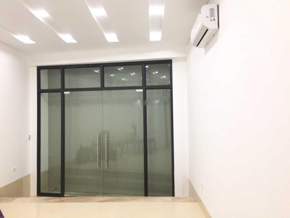 Cần bán gấp nhà mặt phố 5 tầng, 48 m2, mặt tiền 4m tại Đường Lạc Long Quân - Tây Hồ, giá 17,5 tỷ