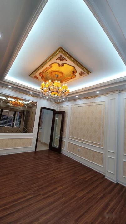 Cần bán ngay nhà riêng sổ đỏ 6 tầng, 50 m2, mặt tiền 4m tại Phố Trần Quốc Hoàn, giá 15,4 tỷ