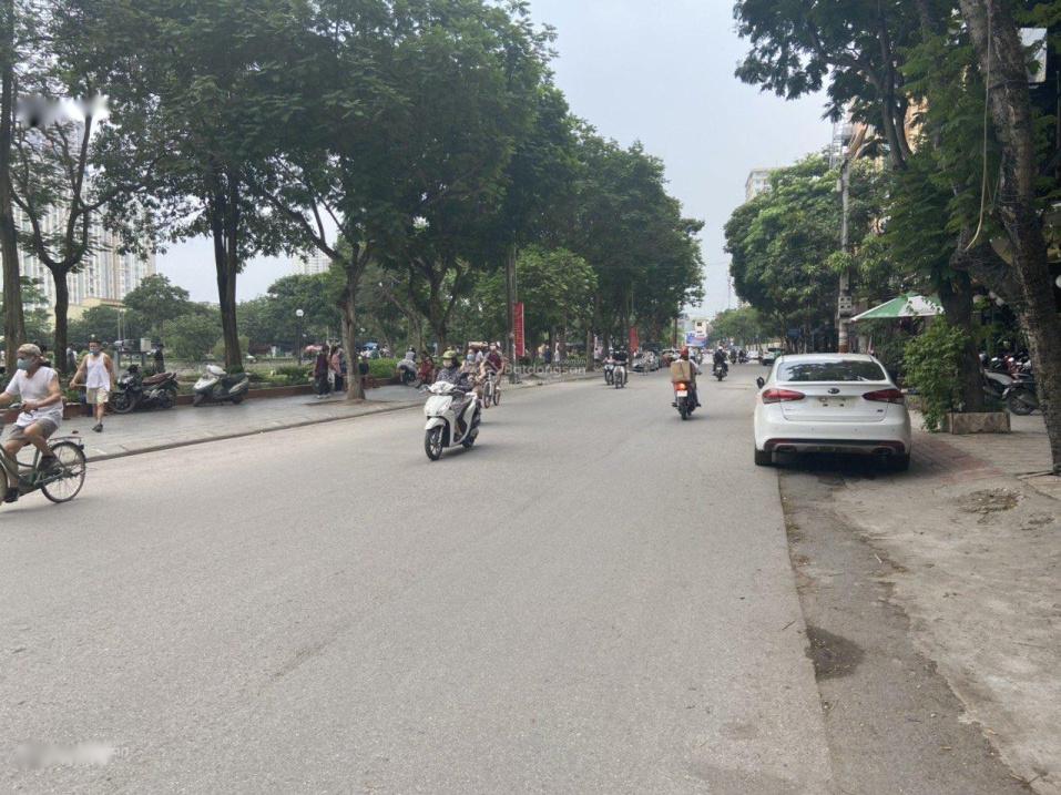 Cần bán ngay nhà mặt tiền 3 tầng, 180 m2, mặt tiền 10m tại Đường Đền Lừ 2 - Hoàng Mai, giá 59 tỷ - Ảnh 1