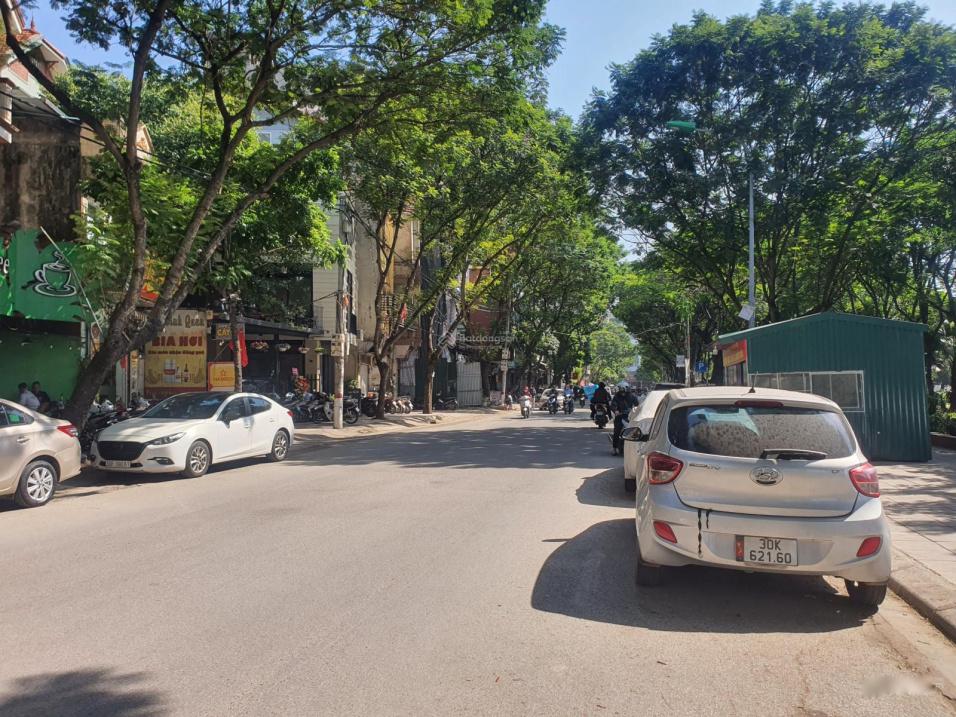 Cần bán ngay nhà mặt tiền 3 tầng, 180 m2, mặt tiền 10m tại Đường Đền Lừ 2 - Hoàng Mai, giá 59 tỷ