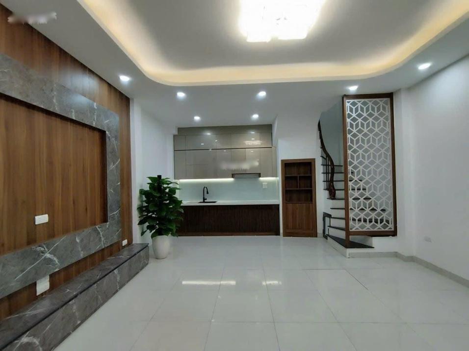 Cần bán gấp nhà riêng sổ đỏ 5 tầng, 35 m2 tại Đường Trần Phú - Mỗ Lao - Hà Đông, giá 4,7 tỷ