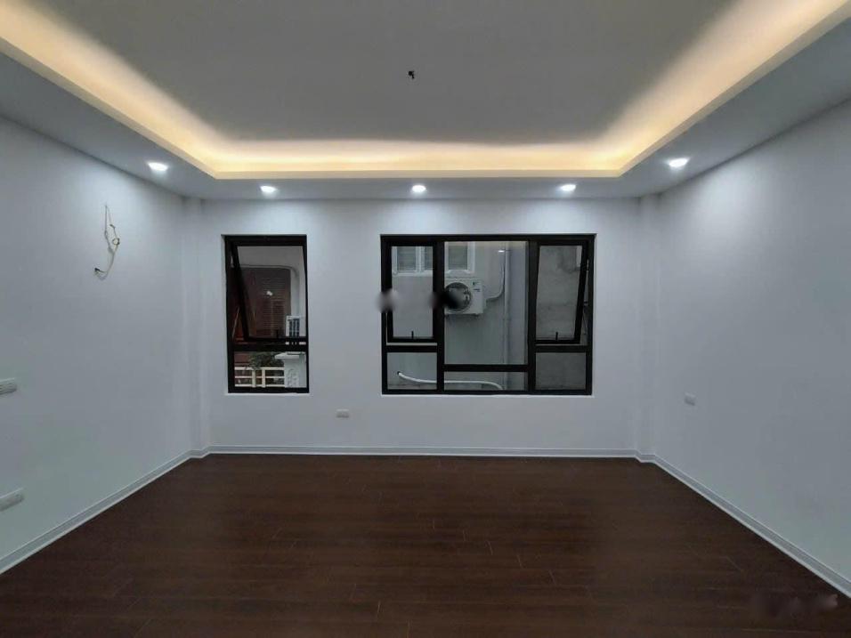 Cần bán gấp nhà riêng sổ đỏ 5 tầng, 35 m2 tại Đường Trần Phú - Mỗ Lao - Hà Đông, giá 4,7 tỷ