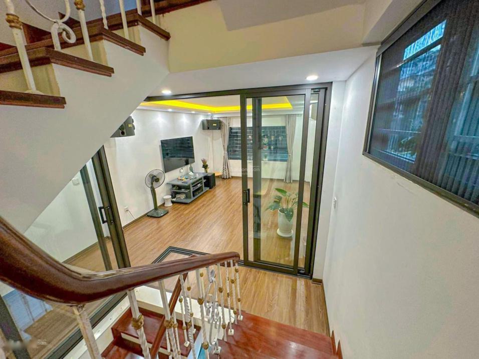 Sở hữu ngay nhà đất 5 tầng, 38 m2, mặt tiền 4m tại Đường Hoàng Hoa Thám - Ba Đình, giá 5,68 tỷ