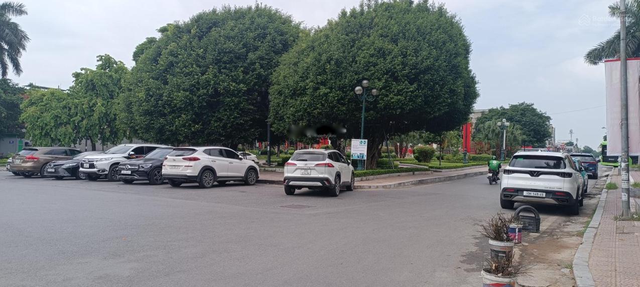 Bán gấp nhà 4 tầng, 120 m2, mặt tiền 8m tại Đường Lạc Long Quân - Xuân La - Tây Hồ, giá 26,5 tỷ