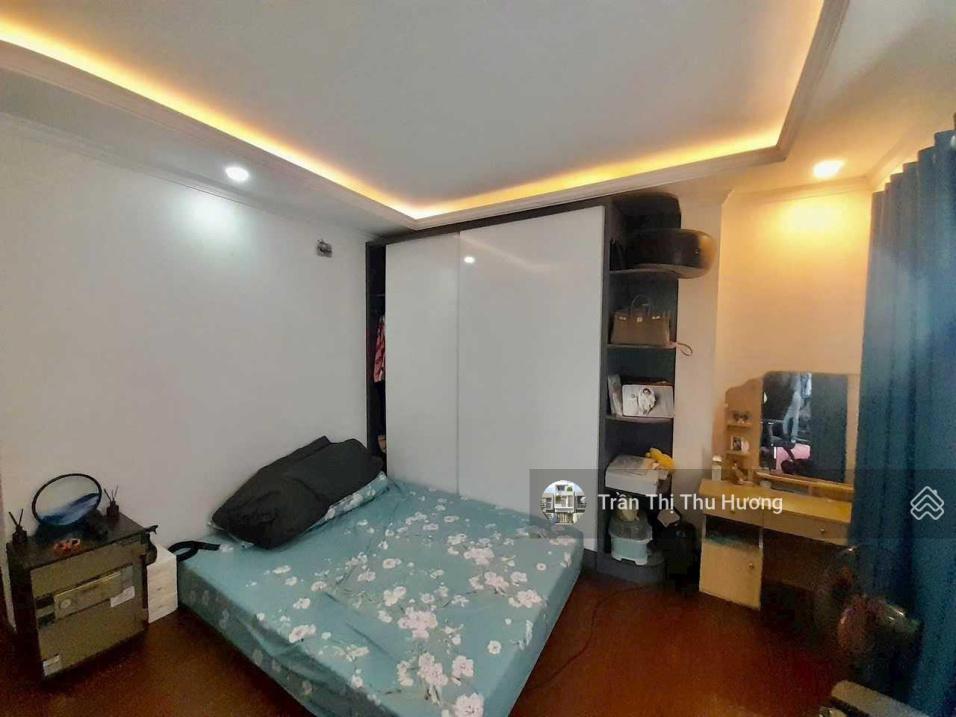 Bán nhanh nhà sổ riêng 5 tầng, 32 m2, mặt tiền 4m tại Đường Bồ Đề - Bồ Đề - Long Biên, giá 3,69 tỷ