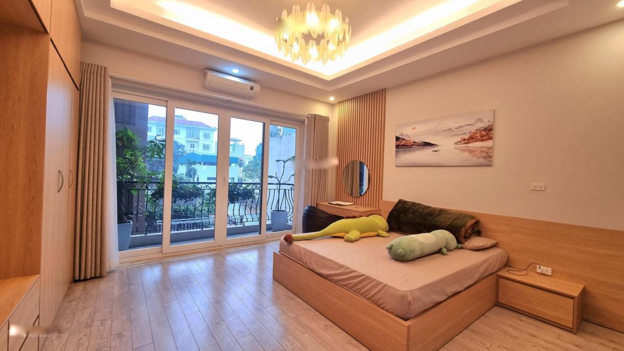 Bán nhanh nhà sổ riêng 5 tầng, 67 m2, mặt tiền 5m tại Đường Văn Cao - Ba Đình, giá 12 tỷ