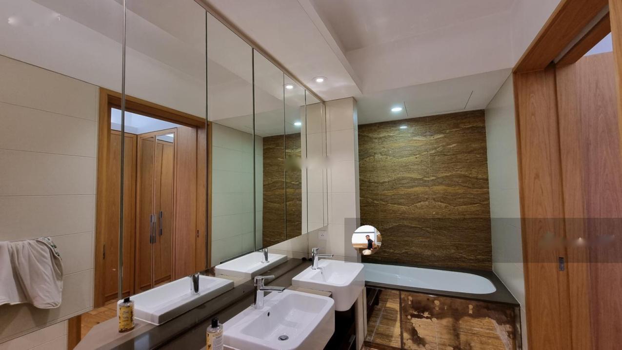 Cần bán gấp bán nhanh căn chung cư 3 phòng ngủ, 145 m2, giá tốt tại Cầu Giấy - Hà Nội