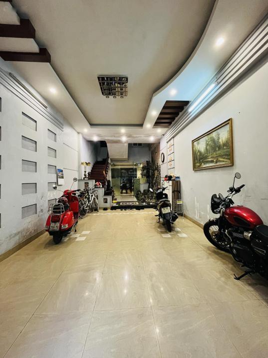 Cần bán nhanh nhà riêng sổ đỏ 5 tầng, 68 m2 tại Đường Dương Quảng Hàm - Cầu Giấy, giá 12,65 tỷ