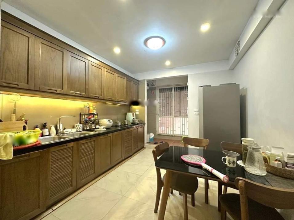 Bán nhanh nhà riêng sổ đỏ 4 tầng, 50 m2, mặt tiền 3m tại Đường Láng - Đống Đa, giá 7,5 tỷ