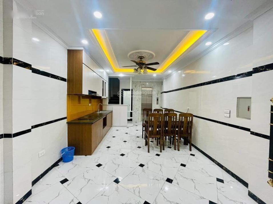 Chuyển nhượng nhà đất 5 tầng, 33 m2, mặt tiền 8m tại Đường Tô Vĩnh Diện - Thanh Xuân, giá 6,9 tỷ