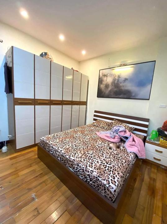 Bán gấp nhà 6 tầng, 39 m2 tại Phố Hào Nam - Cát Linh - Đống Đa - Hà Nội, giá 5,45 tỷ