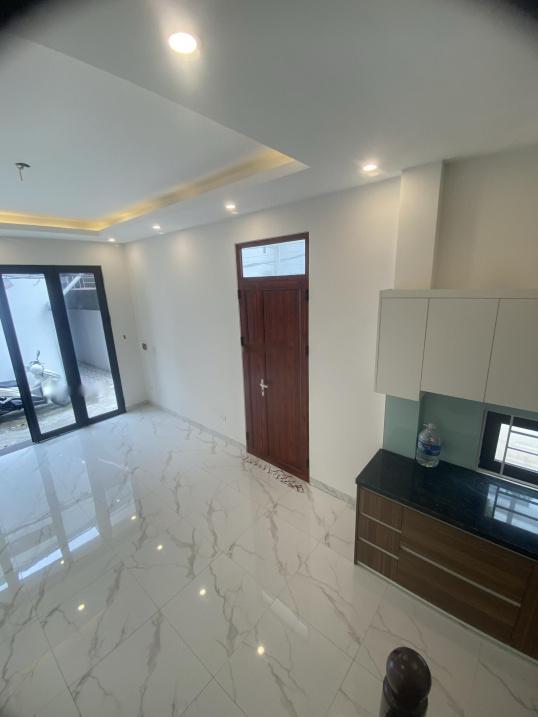 Bán gấp nhà sổ hồng riêng 4 tầng, 38 m2, mặt tiền 4m tại Đường Nguyễn Văn Linh, giá 3,45 tỷ