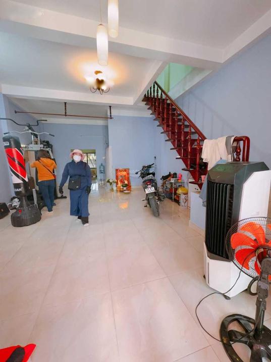 Cần bán gấp bán nhanh nhà 3 tầng, 175 m2 tại Phường Bình Trưng Đông - 2, giá 18 tỷ