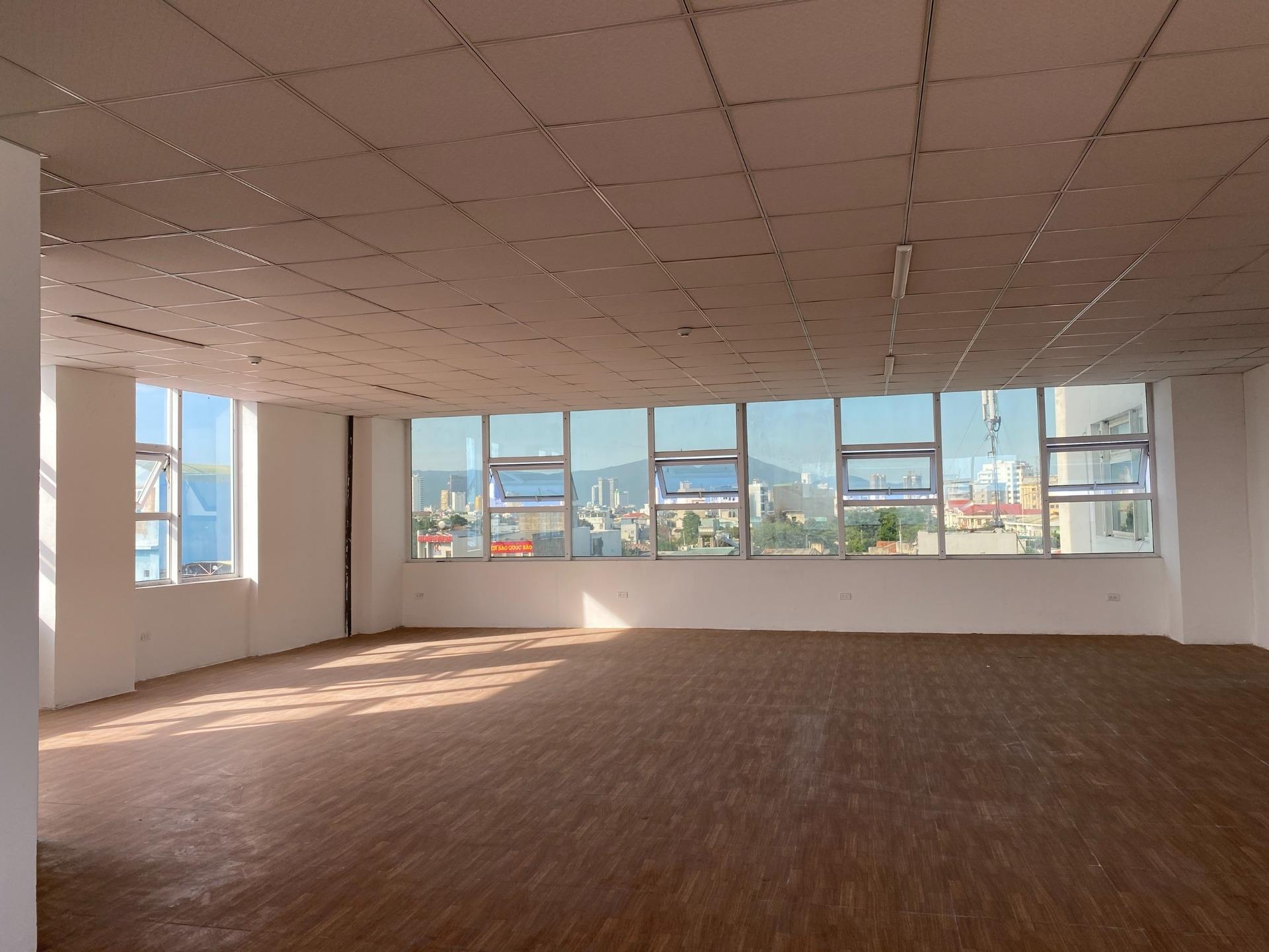Văn phòng 30-35 nhân sự làm việc đường Nguyễn Hữu Thọ, giá chỉ 15 triệu/tháng