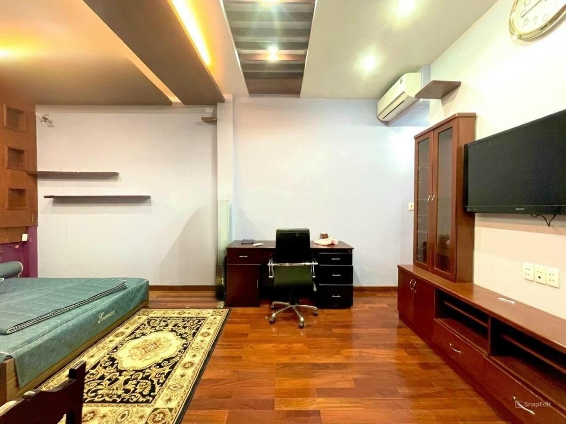 Phòng CMT8  40m2 cửa sổ xa bếp , full nội thất , máy giặt riêng , phòng tắm vách ngăn - Ảnh 1