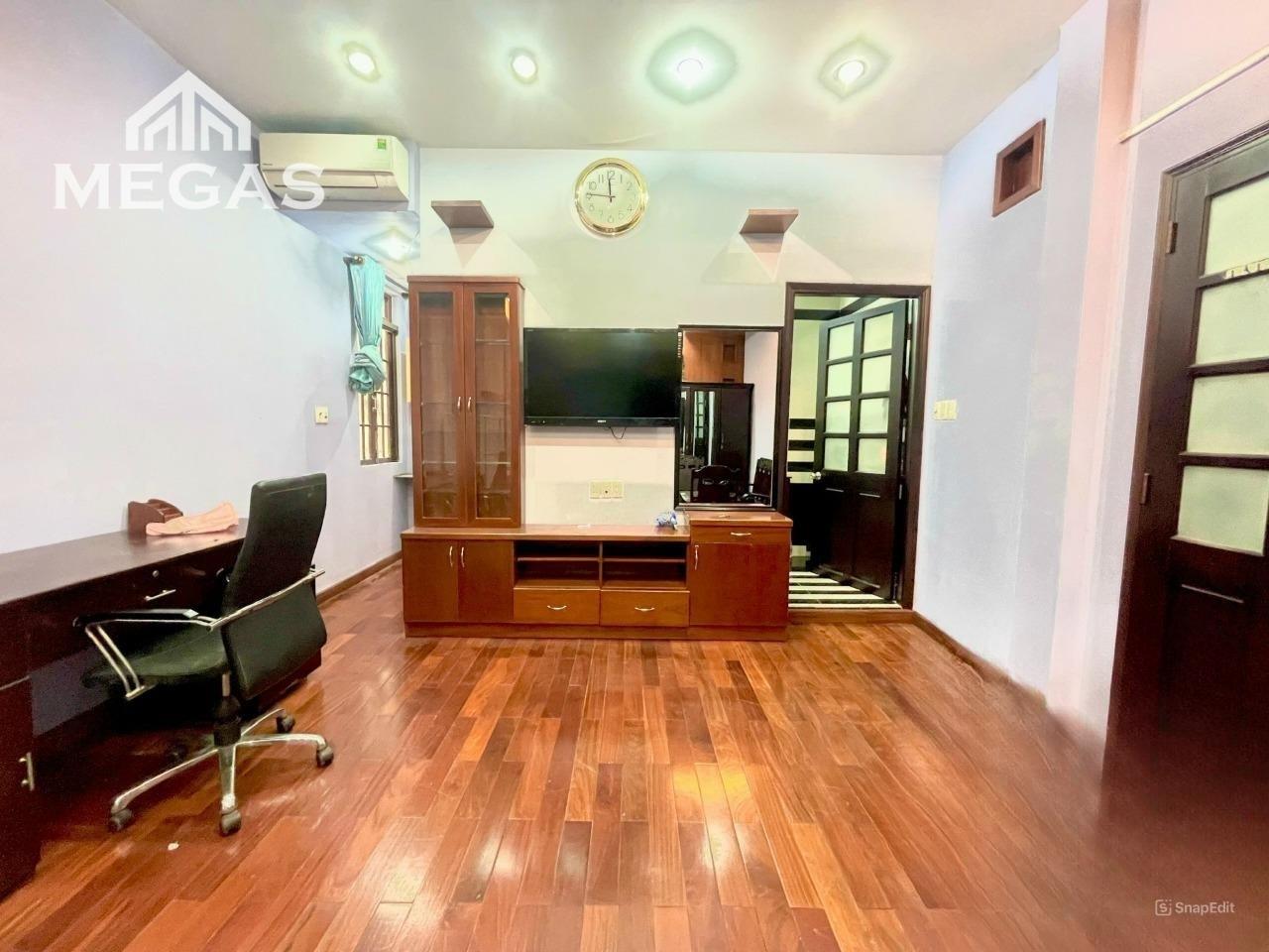 Phòng CMT8  40m2 cửa sổ xa bếp , full nội thất , máy giặt riêng , phòng tắm vách ngăn