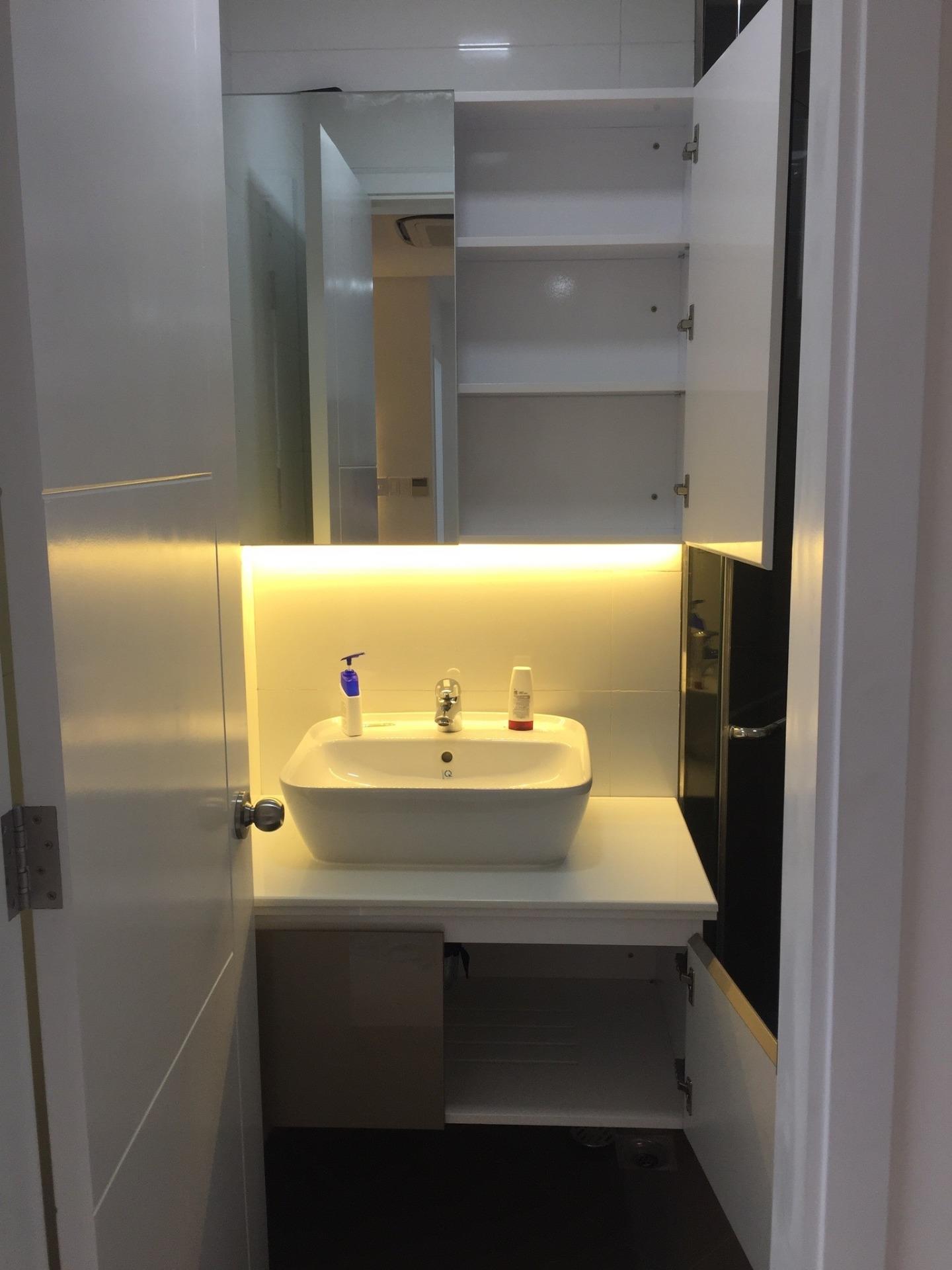 Chủ nhà bán căn hộ Phúc Thịnh Quận 5, 70m2, 2PN, 1WC, có bancon, SH . Giá bán : 2.75 tỷ còn TL. 