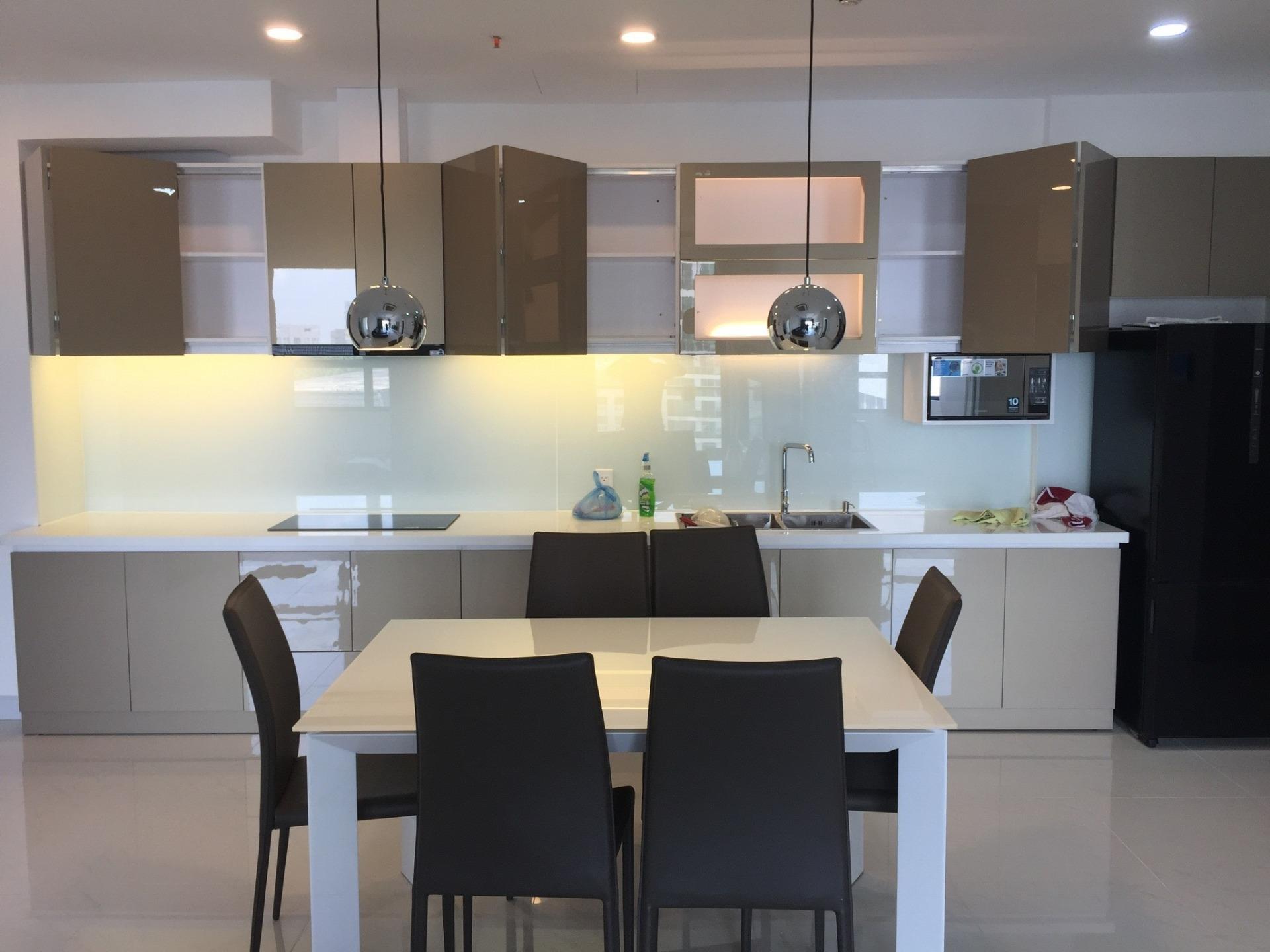 Chủ nhà bán căn hộ Phúc Thịnh Quận 5, 70m2, 2PN, 1WC, có bancon, SH . Giá bán : 2.75 tỷ còn TL. 