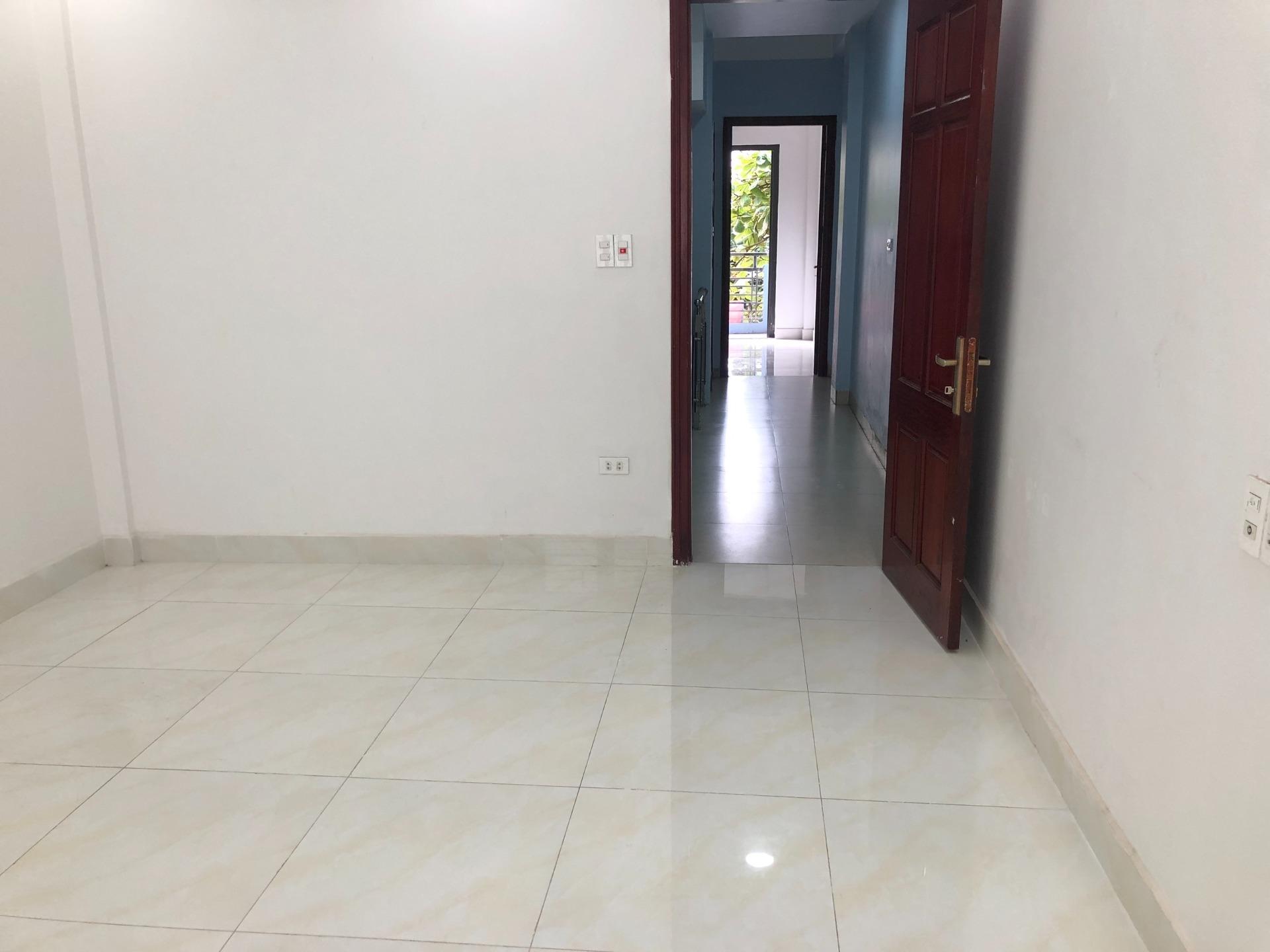 Cần cho thuê gấp nhà sổ riêng tại Đường Vũ Trọng Khánh - Mỗ Lao - Hà Đông, 50 m2, giá 15 tr/tháng