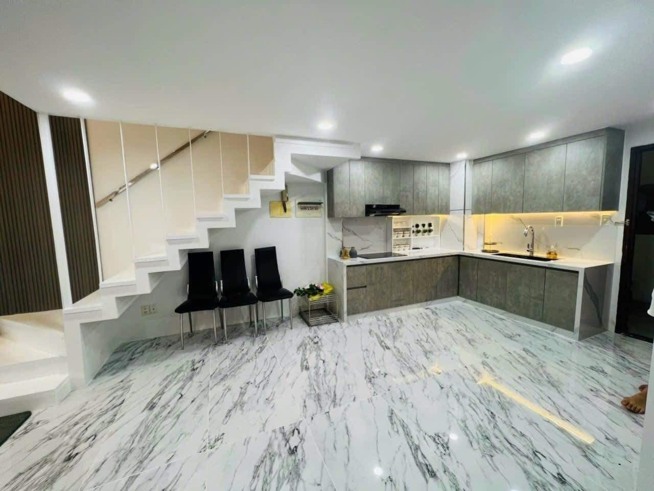 Cần bán ngay căn hộ chung cư 120 m2, giá 5,3 tỷ tại Đường Nguyễn Văn Linh - 7 - TP Hồ Chí Minh