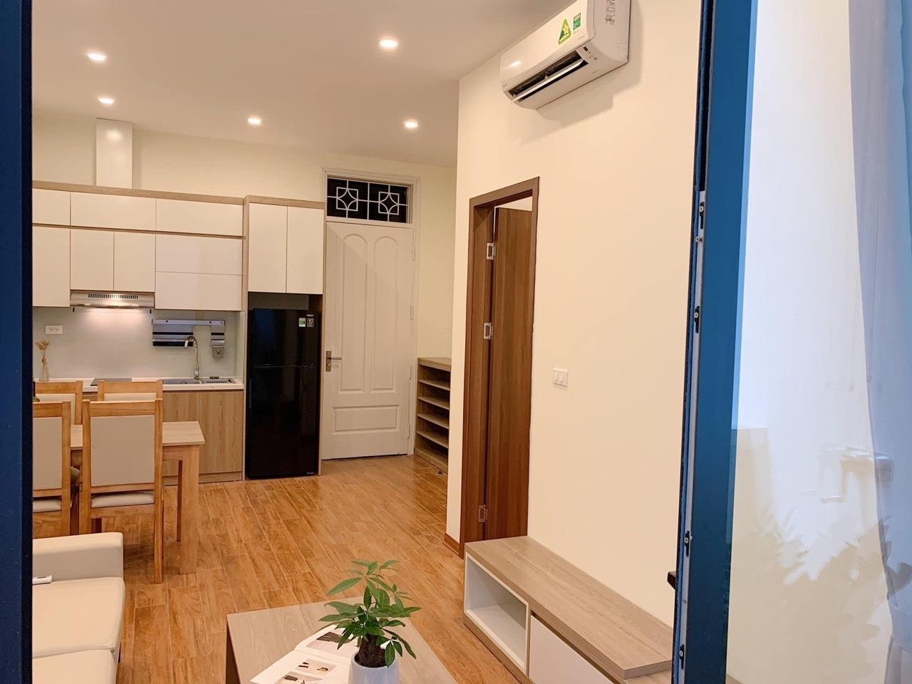 Cho thuê căn hộ 1 ngủ 1 khách trung tâm Ba đình full đồ, có ban công, ô tô đỗ cửa