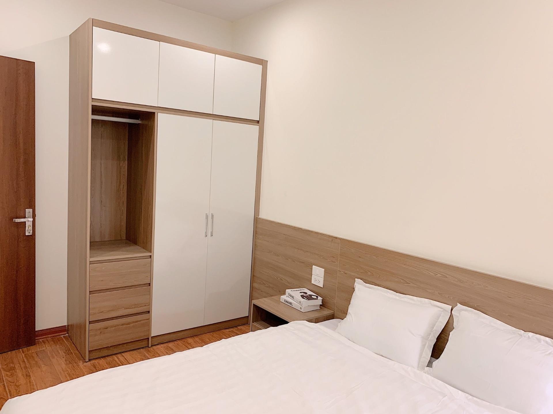 Cho thuê căn hộ 1 ngủ 1 khách trung tâm Ba đình full đồ, có ban công, ô tô đỗ cửa