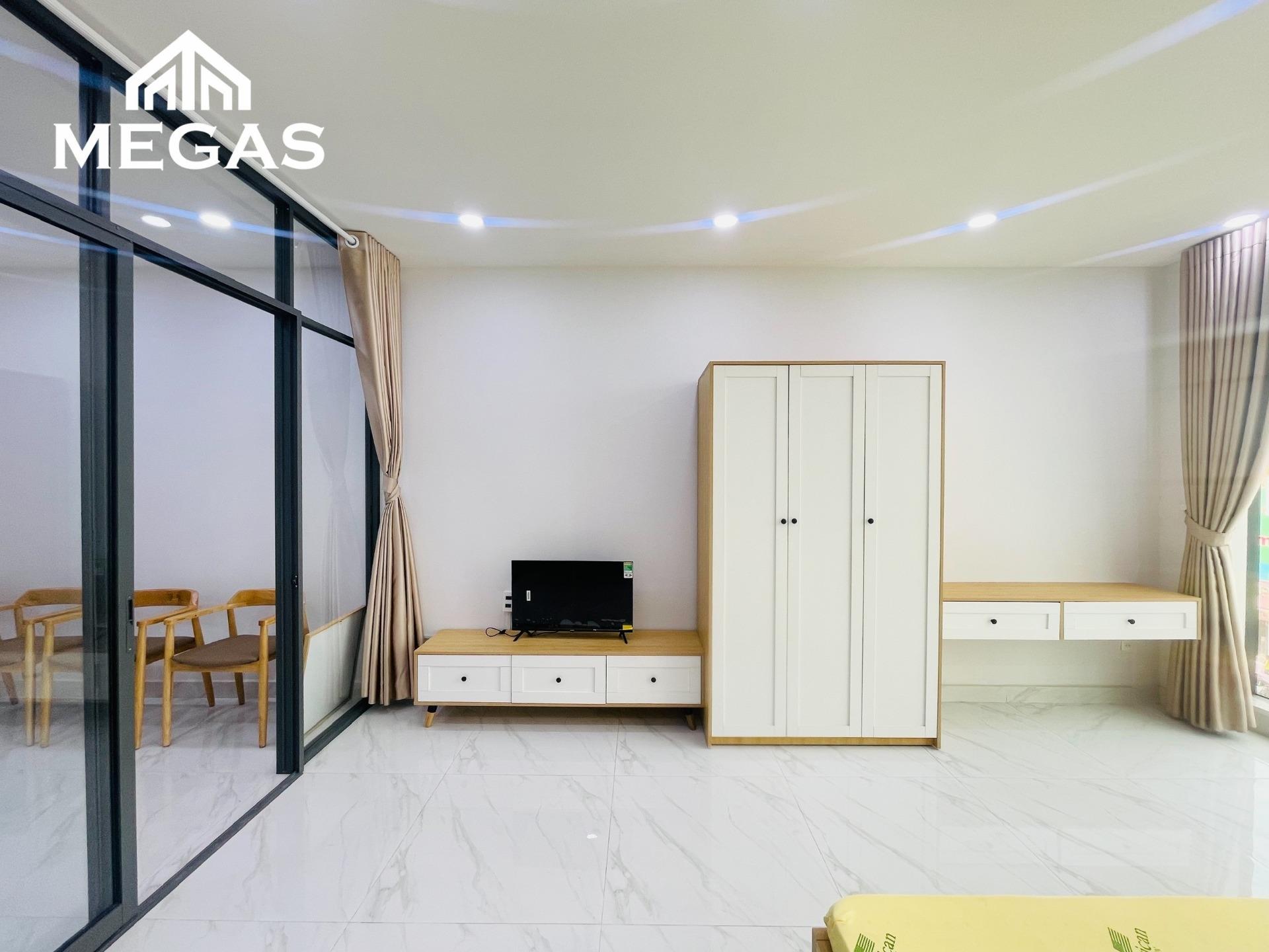 Cần cho thuê căn hộ chung cư 50 m2 tại Đường Lạc Long Quân - 11, giá 9.7 triệu/tháng