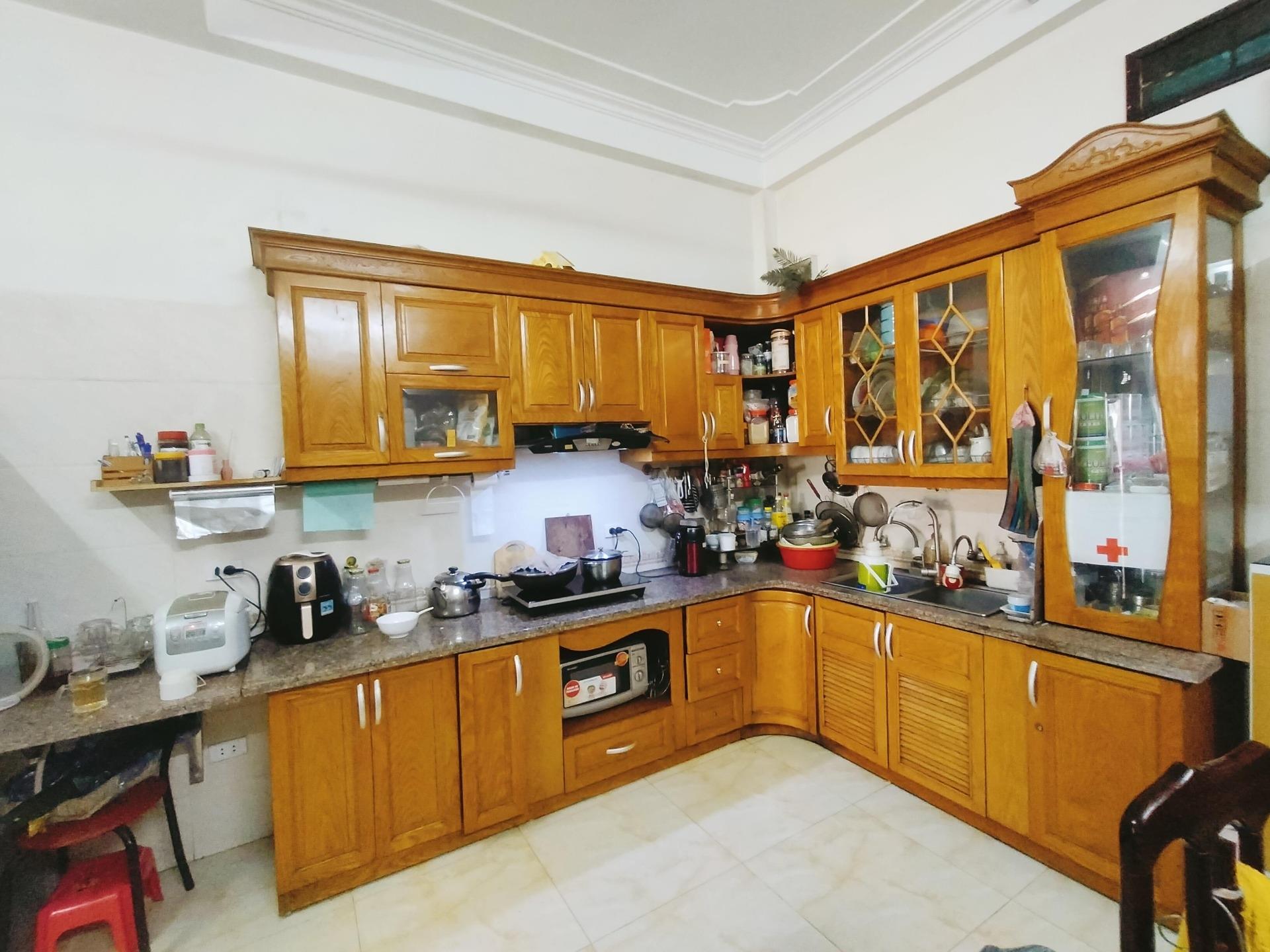 Cần bán gấp bán nhanh nhà riêng sổ đỏ 138 m2 tại Đường Nguyễn Văn Linh - Long Biên, giá 16 tỷ