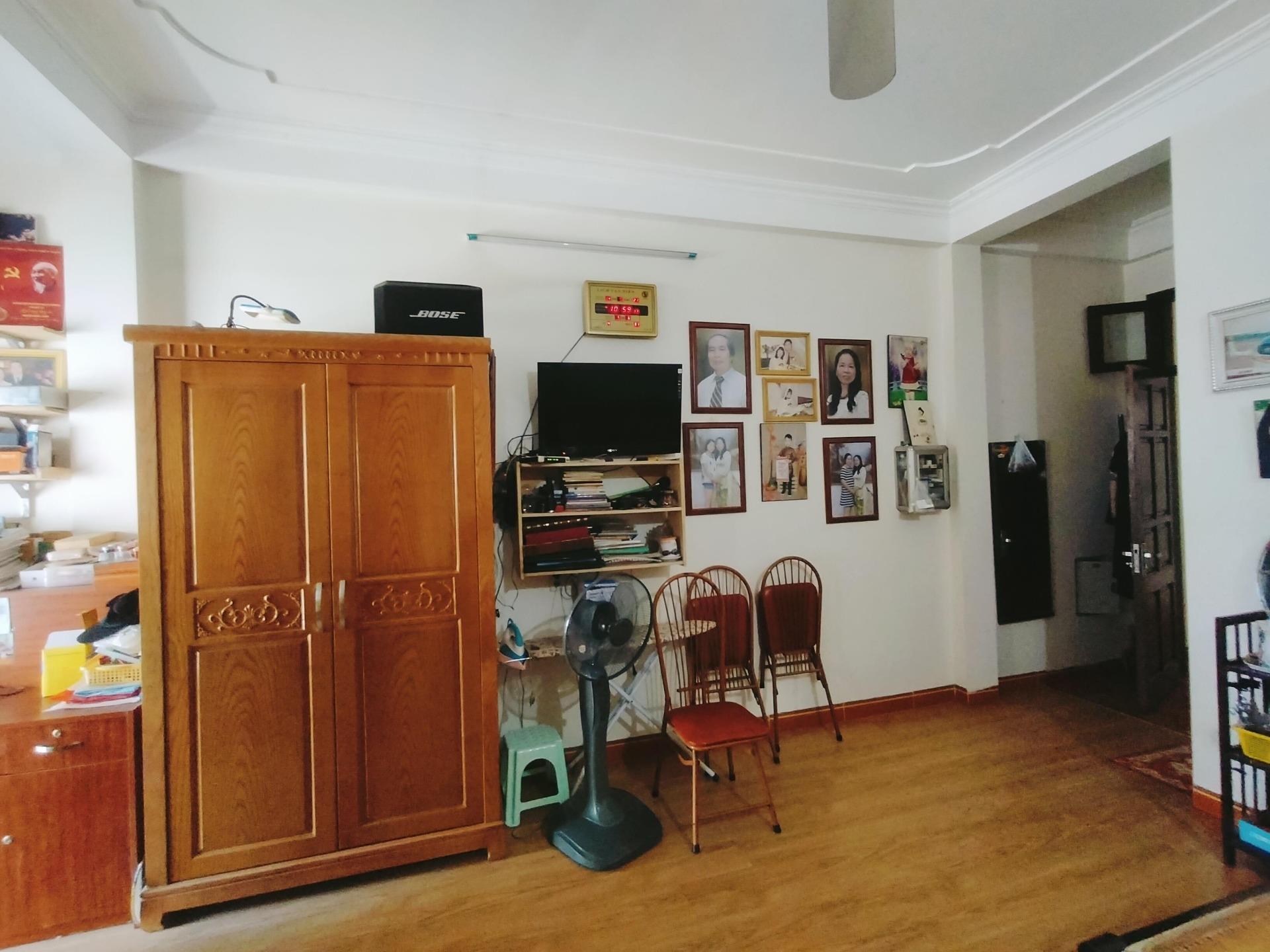 Cần bán gấp bán nhanh nhà riêng sổ đỏ 138 m2 tại Đường Nguyễn Văn Linh - Long Biên, giá 16 tỷ