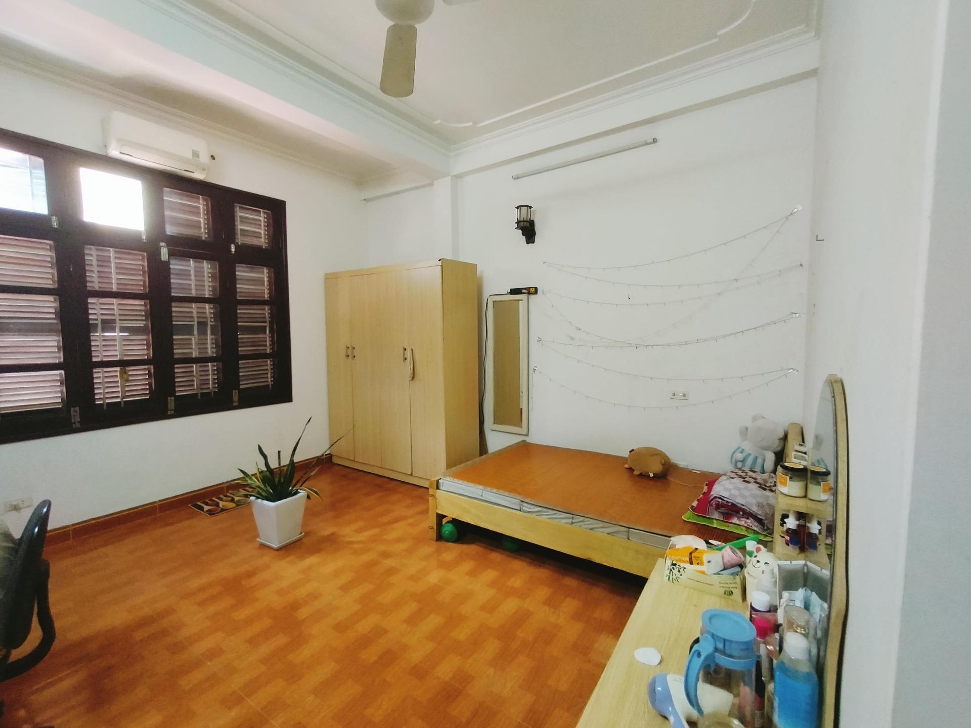 Cần bán gấp bán nhanh nhà riêng sổ đỏ 138 m2 tại Đường Nguyễn Văn Linh - Long Biên, giá 16 tỷ