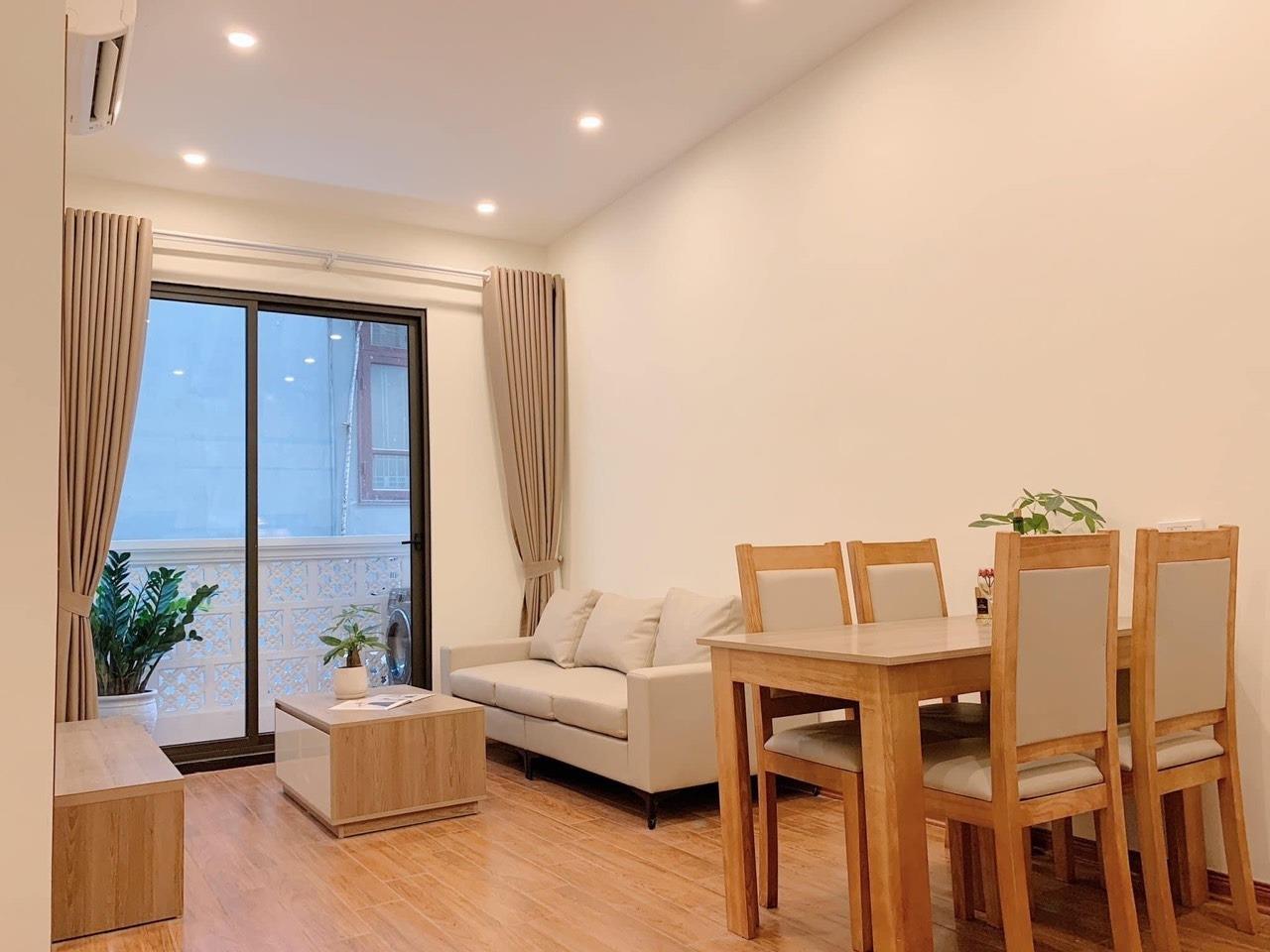 Cho thuê căn hộ 1 ngủ 1 khách trung tâm Ba đình full đồ, có ban công, ô tô đỗ cửa - Ảnh 1