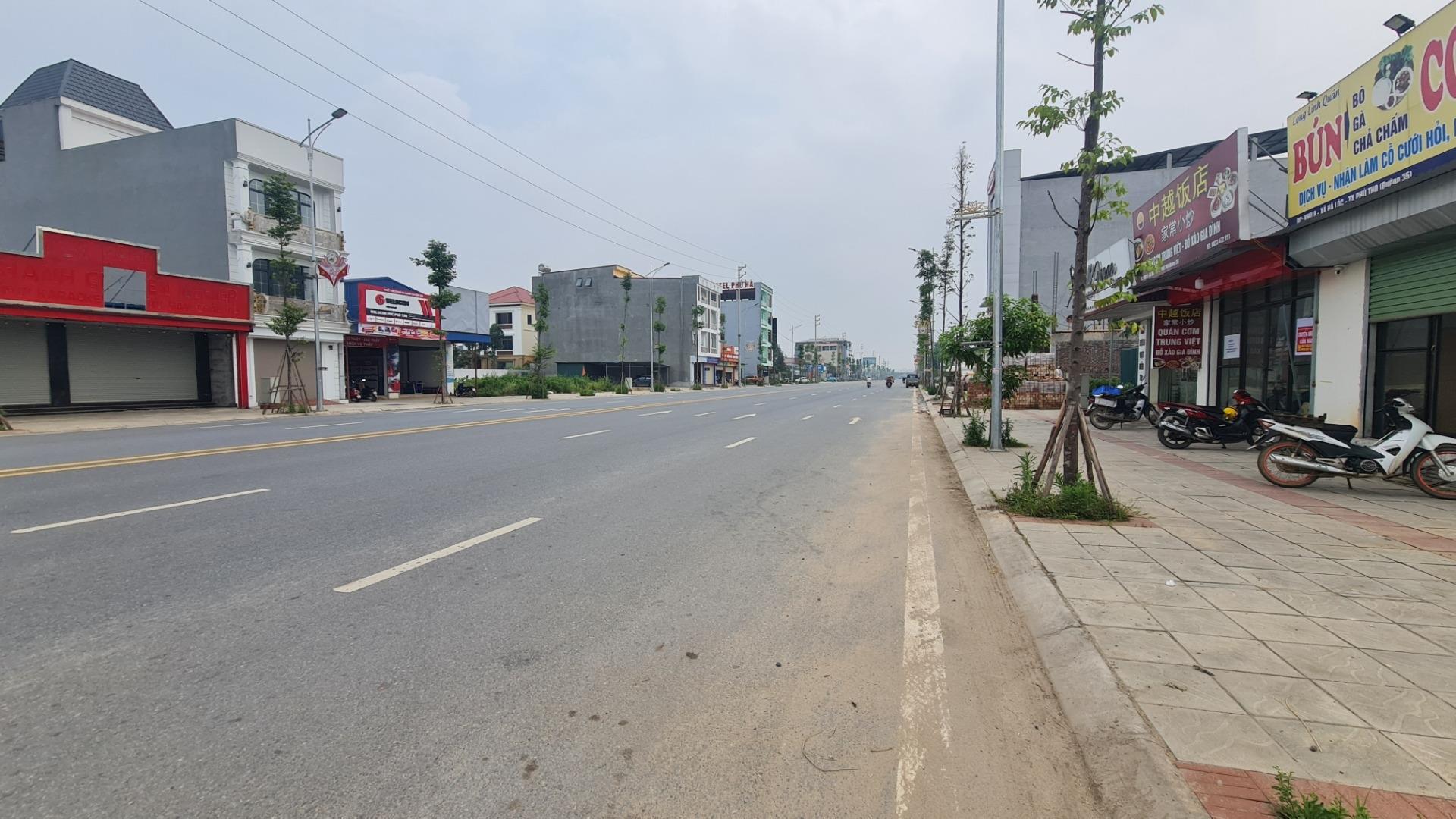 Cần bán căn nhà mặt phố 250 m2, hướng Đông tại Đường Hùng Vương - Hà Lộc, giá rẻ - Ảnh 1