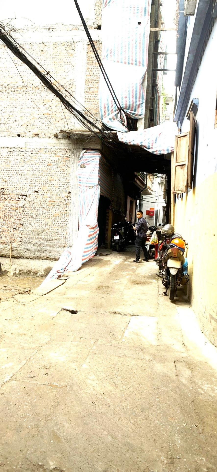 Cần bán căn nhà 46 m2, hướng Đông-Bắc tại Phố Thái Thịnh - Thịnh Quang - Đống Đa, giá 12.8 tỷ