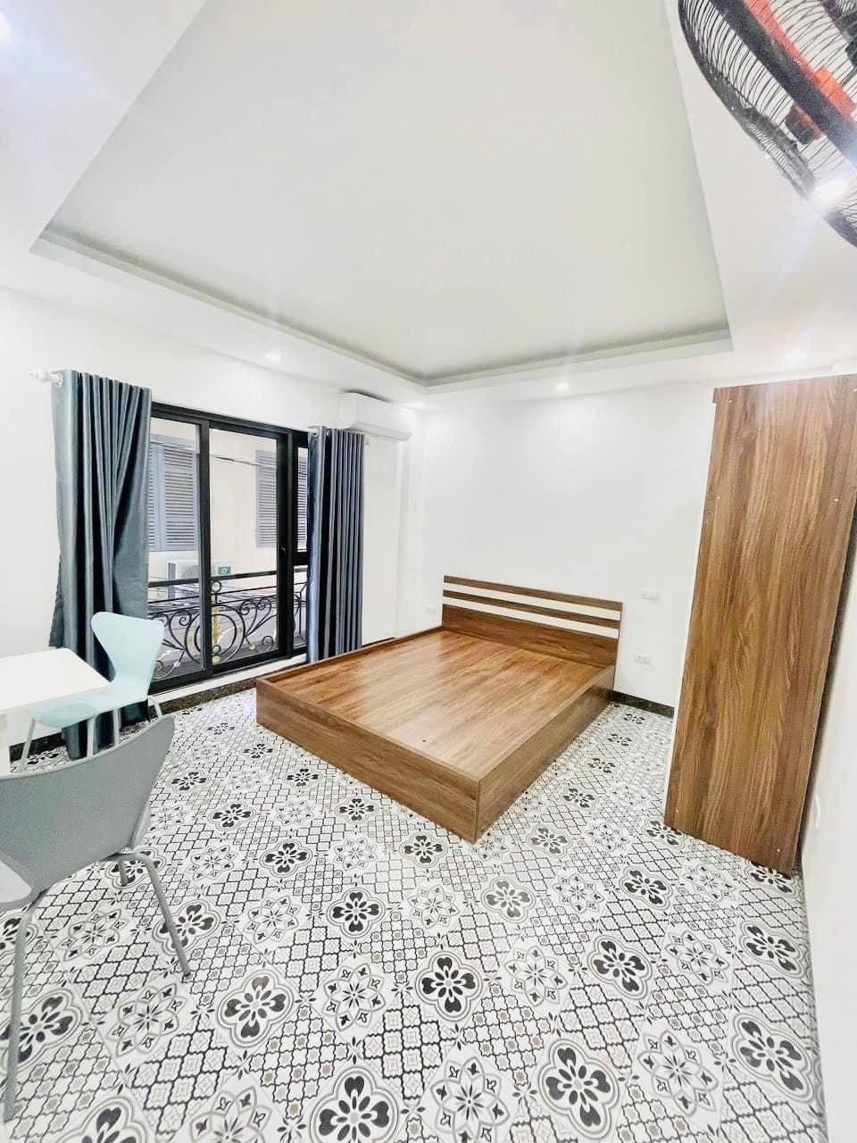 Cần bán gấp bán nhanh căn nhà đẹp 70 m2, hướng Tây tại Phố Cự Lộc - Thanh Xuân, giá 162 triệu