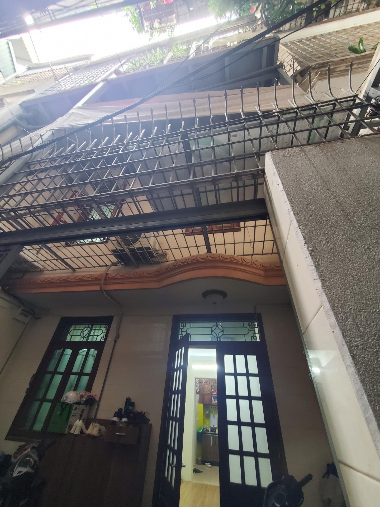 Cần bán căn nhà riêng 50 m2, hướng Tây-Nam tại Đường La Thành - Ô Chợ Dừa - Đống Đa, giá rẻ - Ảnh 1