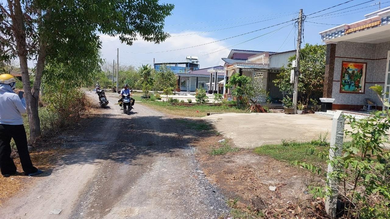 Cần bán gấp đất nền 180 m2, hướng Đông-Bắc tại Mỹ Thạnh Bắc - Đức Huệ - Long An, giá 380 triệu