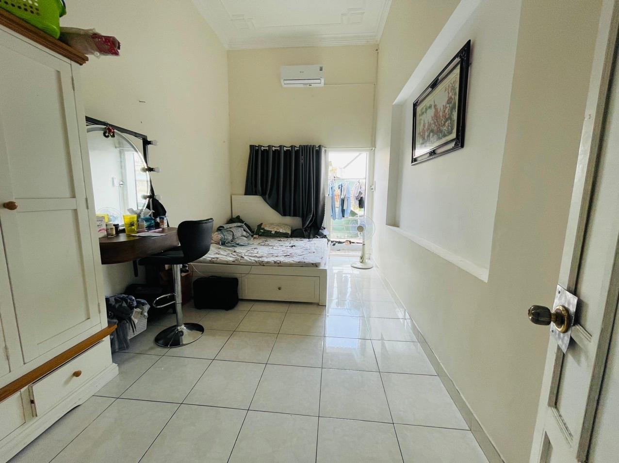 Cần bán nhanh nhà riêng sổ đỏ 162 m2, hướng Tây-Bắc tại Đường ĐT 743B - Thuận An, giá 6,5 tỷ