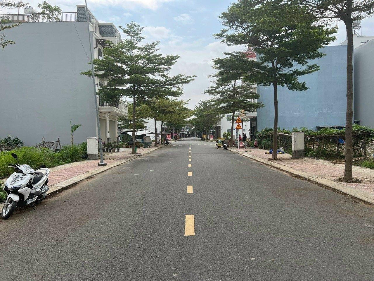 Cần bán nhanh đất nền dự án 80 m2, hướng Đông-Nam tại Bình Thạnh - TP Hồ Chí Minh, giá 2.5 tỷ