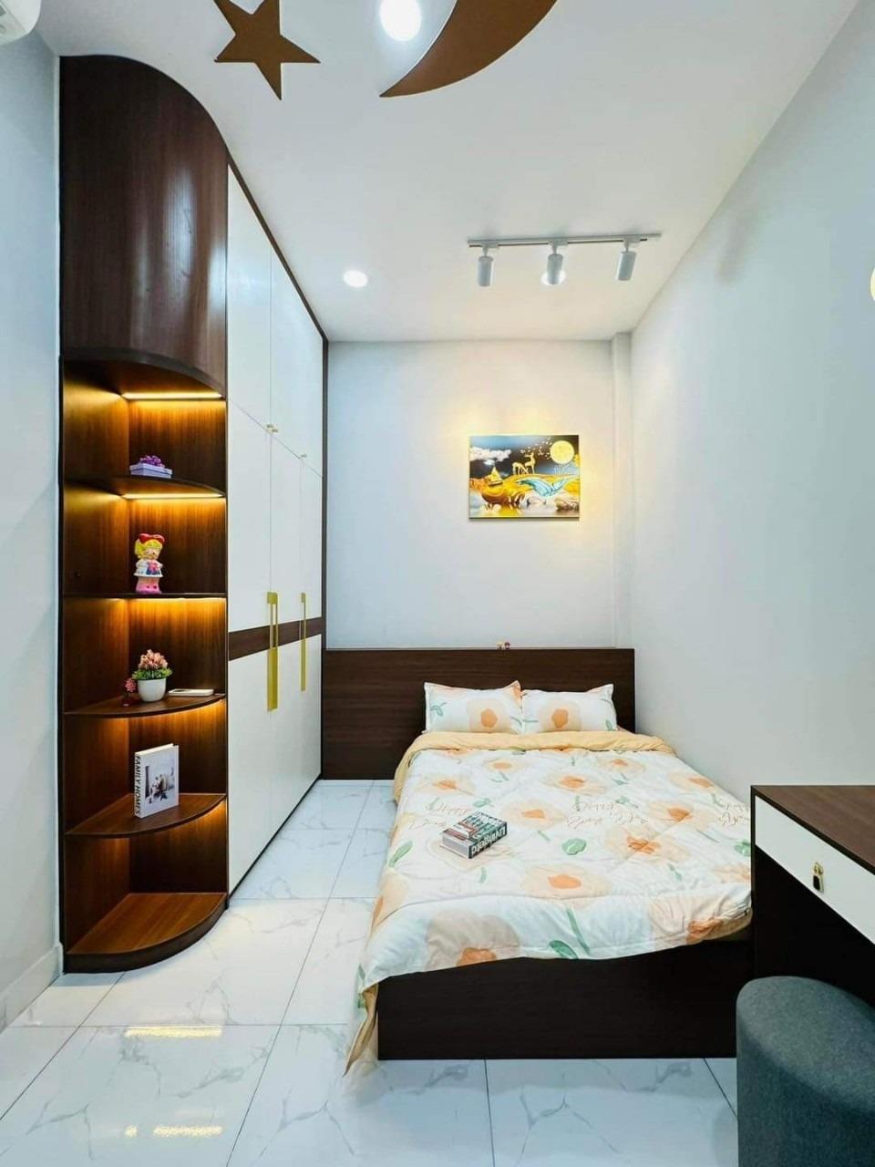 Sở hữu nhà sổ riêng 40 m2, hướng Tây-Nam tại Đường Nguyễn Hồng Đào - 14 - Tân Bình, giá 2.4 tỷ