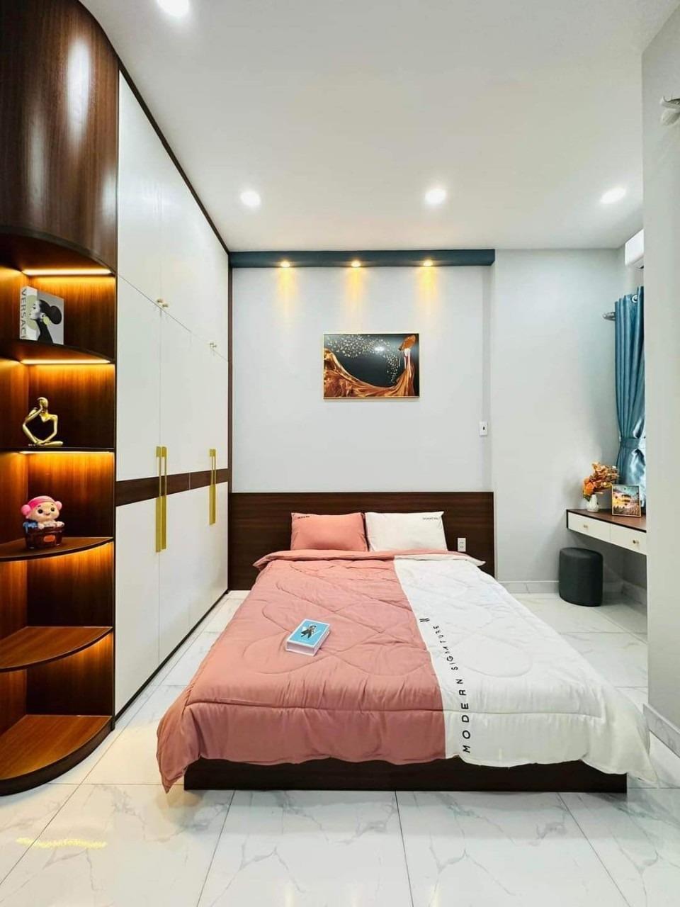 Sở hữu nhà sổ riêng 40 m2, hướng Tây-Nam tại Đường Nguyễn Hồng Đào - 14 - Tân Bình, giá 2.4 tỷ